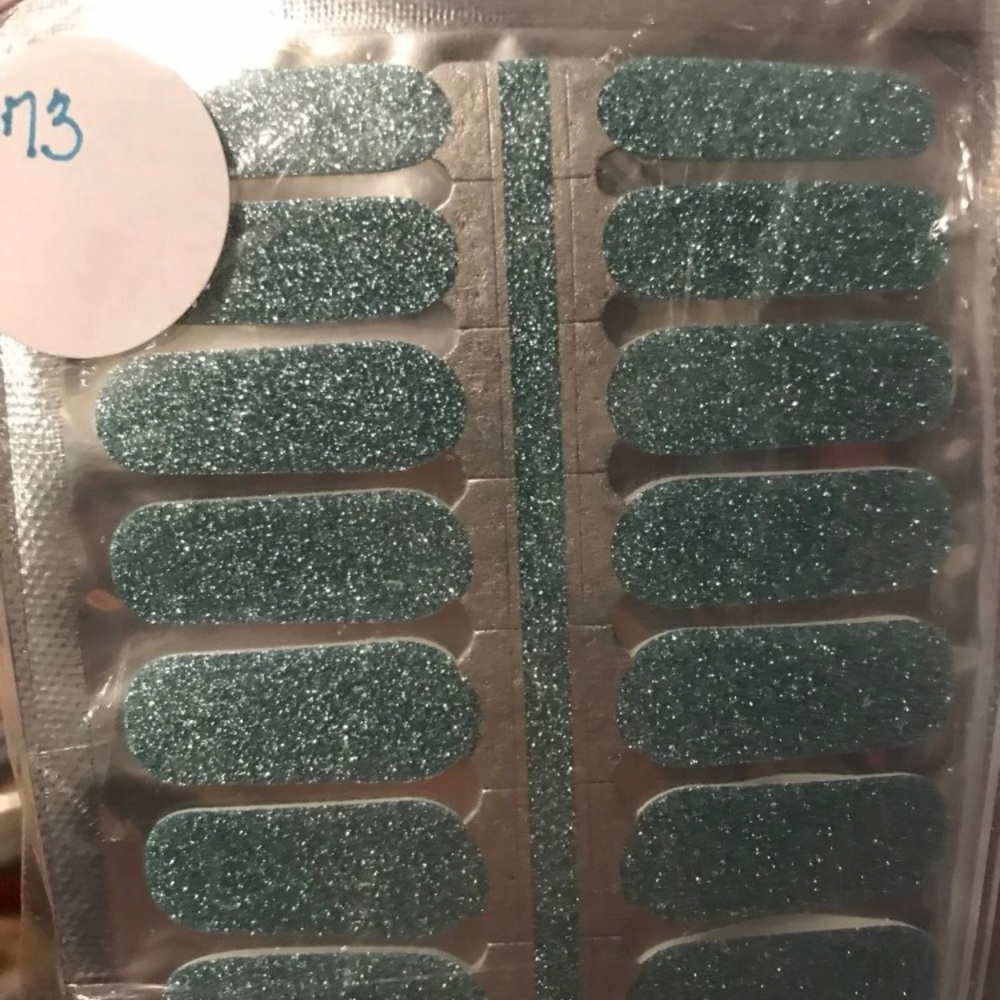 U pick set 100% nail strips NEW BNIP